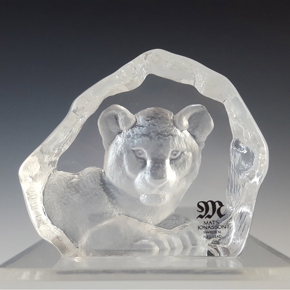 Mats Jonasson Sweden Tiger Cub Crystal Paperweight - Picture 5 of 11